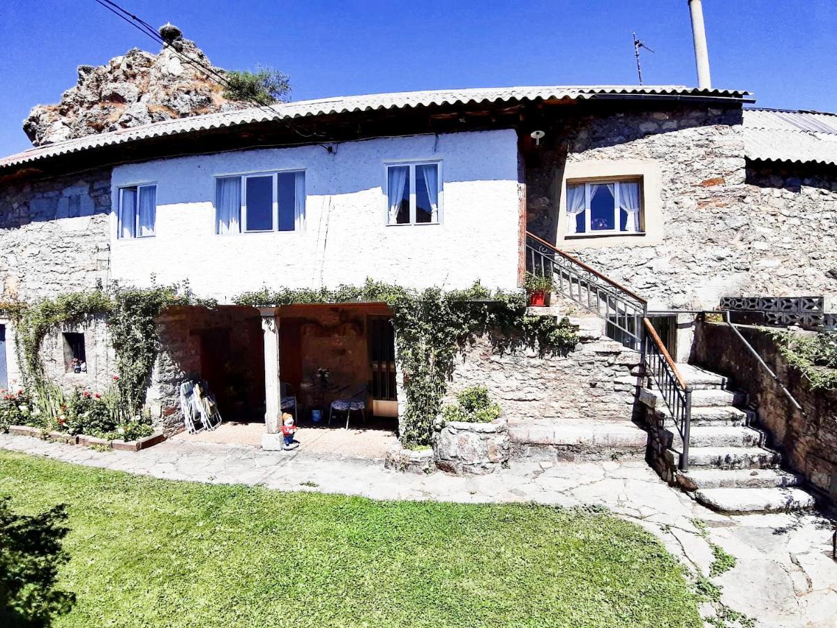 Turismo En Babia Bajo Los Nidos San Emiliano Exterior photo